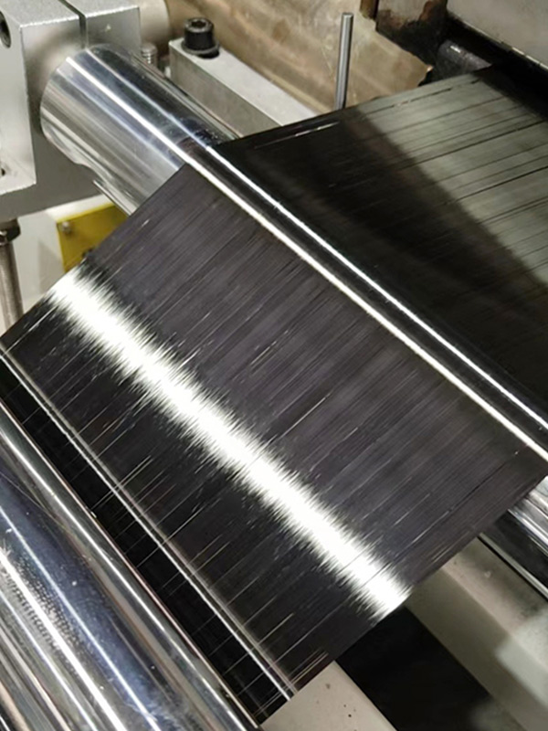 Proceso de moldeo de compuestos termoplásticos reforzados con fibra de carbono